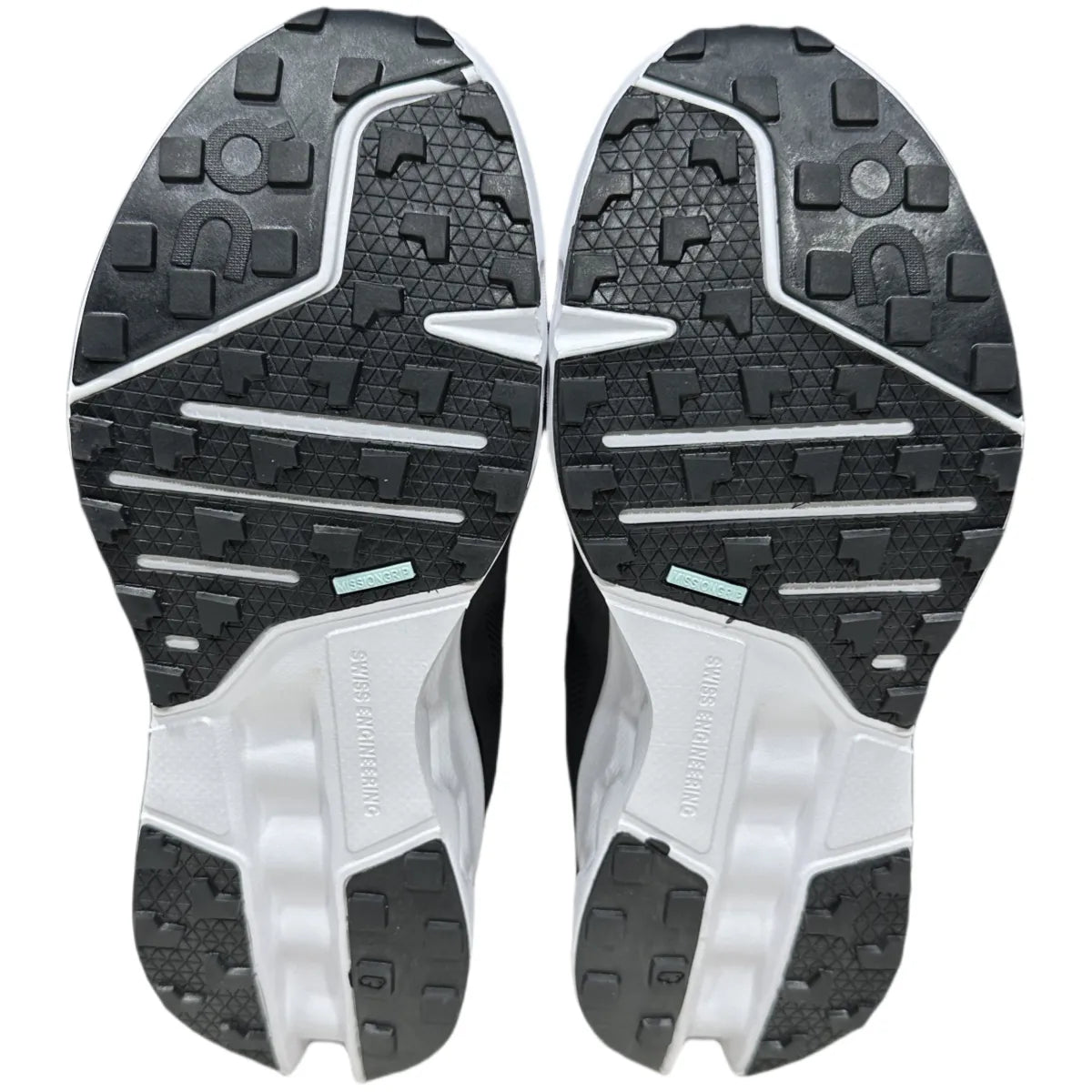 On Cloudsurfer Trail  Men's Black/White
