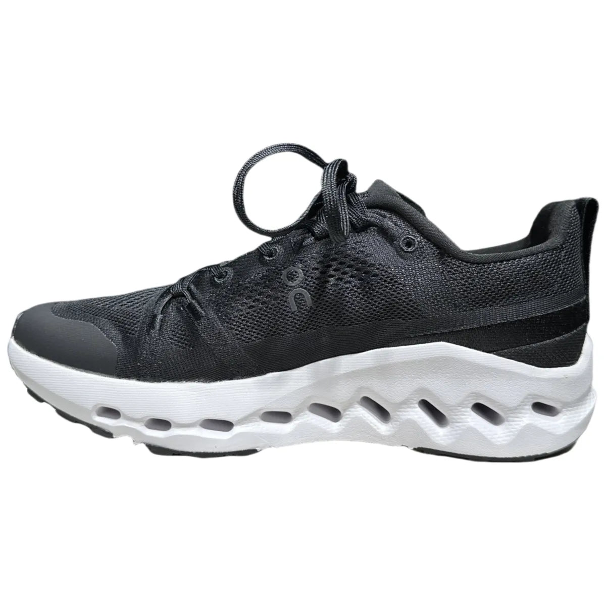 On Cloudsurfer Trail  Women's Black/White